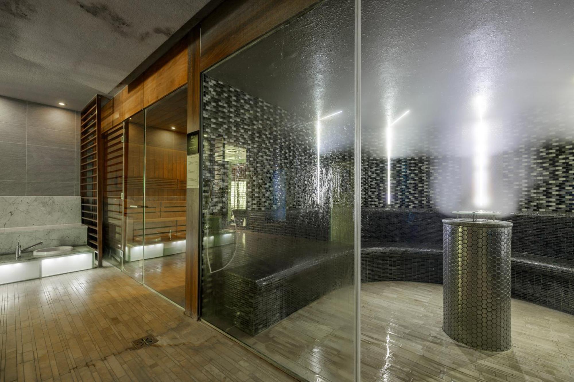 Marine Hotel By Zdrojowa Kołobrzeg Exterior foto A modern steam room
